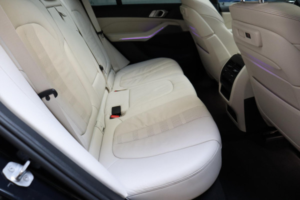 BMW X5 xDrive45e High Executive M Sport Pakket Automaat / Live Cockpit Professional / Head-Up Display / Driving Assistant Professional / Warmtecomfortpakket / Stoelventilatie / Luchtvering / 22 Inch / Panoramadak / M Sportremsysteem / Adaptieve LED-koplamp / Comfortstoelen / Shadow Line