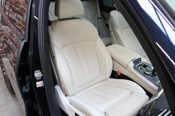 BMW X5 xDrive45e High Executive M Sport Pakket Automaat / Live Cockpit Professional / Head-Up Display / Driving Assistant Professional / Warmtecomfortpakket / Stoelventilatie / Luchtvering / 22 Inch / Panoramadak / M Sportremsysteem / Adaptieve LED-koplamp / Comfortstoelen / Shadow Line