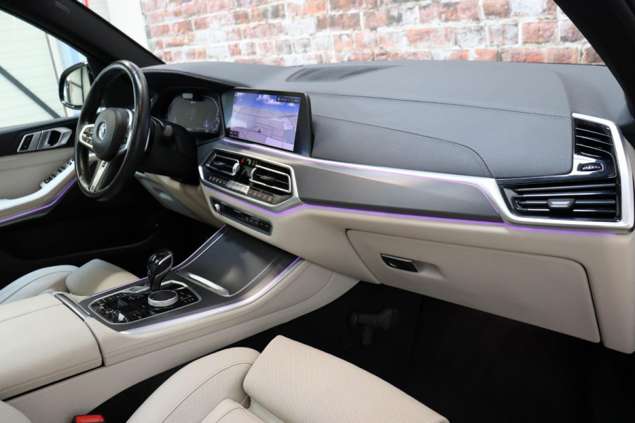 BMW X5 xDrive45e High Executive M Sport Pakket Automaat / Live Cockpit Professional / Head-Up Display / Driving Assistant Professional / Warmtecomfortpakket / Stoelventilatie / Luchtvering / 22 Inch / Panoramadak / M Sportremsysteem / Adaptieve LED-koplamp / Comfortstoelen / Shadow Line