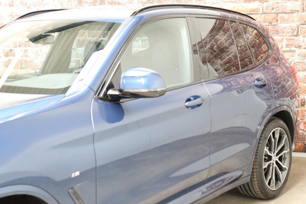 BMW X3 xDrive20i High Executive M Sport Pakket Automaat / Live Cockpit Professional / Driving Assistant Plus / Trekhaak / Adaptieve LED-koplamp / Leder / Hifi / 20 Inch / Stoelverwarming / Achteruitrijcamera / Extra Getint Glas / Shadow Line / DAB / Geluidsisolerende Ruiten