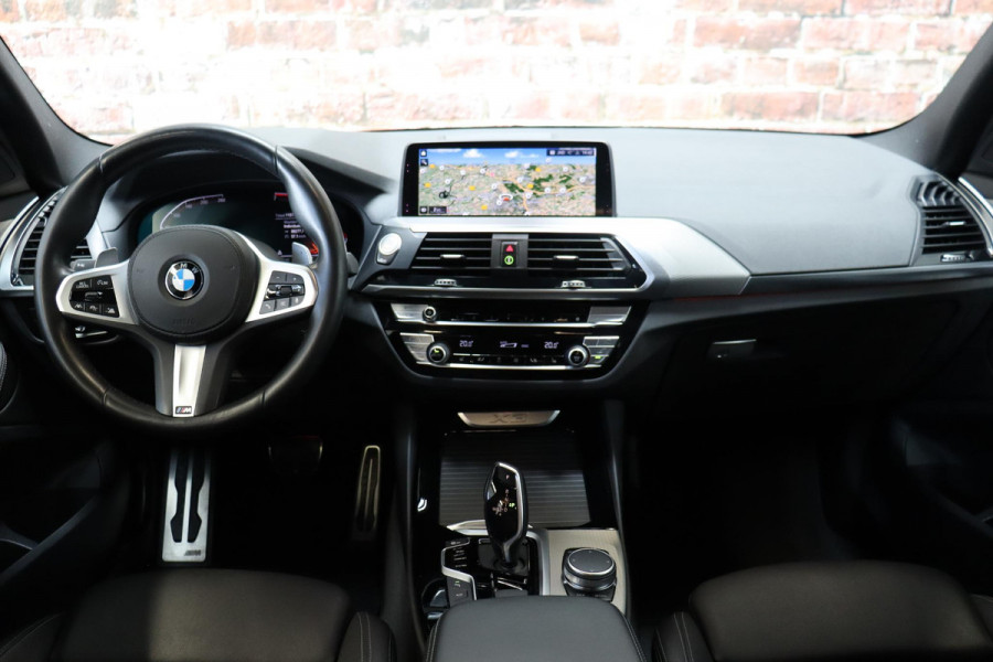 BMW X3 xDrive20i High Executive M Sport Pakket Automaat / Live Cockpit Professional / Driving Assistant Plus / Trekhaak / Adaptieve LED-koplamp / Leder / Hifi / 20 Inch / Stoelverwarming / Achteruitrijcamera / Extra Getint Glas / Shadow Line / DAB / Geluidsisolerende Ruiten