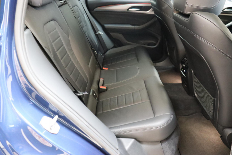 BMW X3 xDrive20i High Executive M Sport Pakket Automaat / Live Cockpit Professional / Driving Assistant Plus / Trekhaak / Adaptieve LED-koplamp / Leder / Hifi / 20 Inch / Stoelverwarming / Achteruitrijcamera / Extra Getint Glas / Shadow Line / DAB / Geluidsisolerende Ruiten