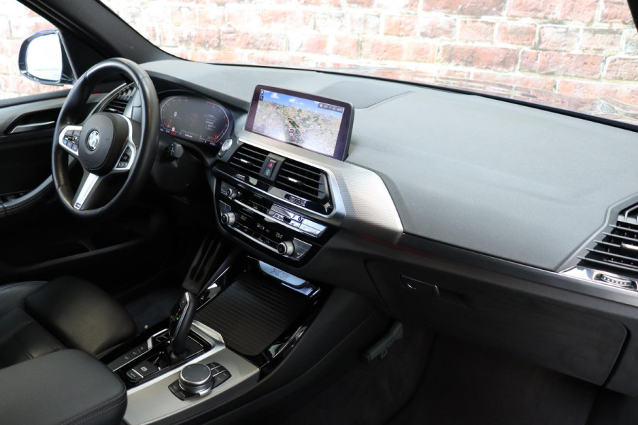 BMW X3 xDrive20i High Executive M Sport Pakket Automaat / Live Cockpit Professional / Driving Assistant Plus / Trekhaak / Adaptieve LED-koplamp / Leder / Hifi / 20 Inch / Stoelverwarming / Achteruitrijcamera / Extra Getint Glas / Shadow Line / DAB / Geluidsisolerende Ruiten