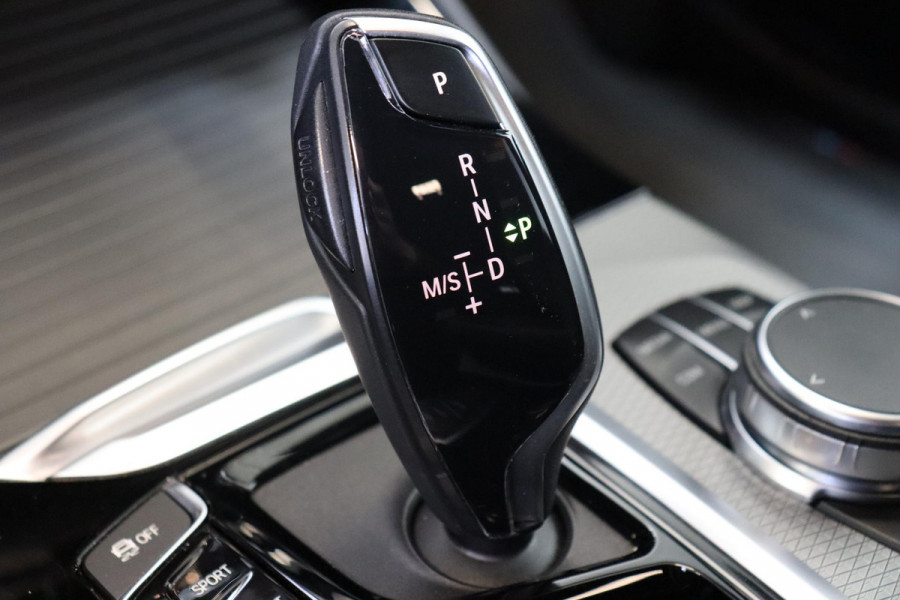 BMW X3 xDrive20i High Executive M Sport Pakket Automaat / Live Cockpit Professional / Driving Assistant Plus / Trekhaak / Adaptieve LED-koplamp / Leder / Hifi / 20 Inch / Stoelverwarming / Achteruitrijcamera / Extra Getint Glas / Shadow Line / DAB / Geluidsisolerende Ruiten