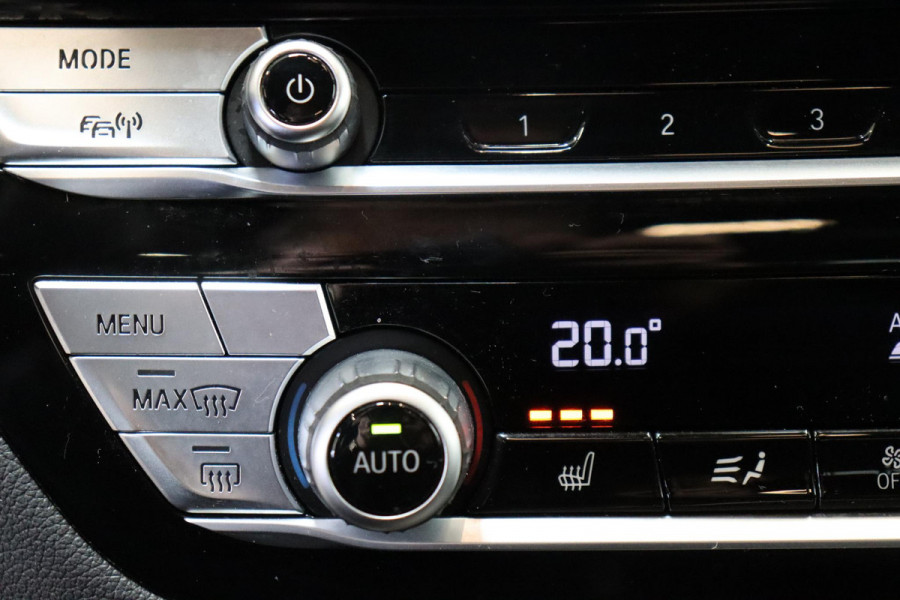 BMW X3 xDrive20i High Executive M Sport Pakket Automaat / Live Cockpit Professional / Driving Assistant Plus / Trekhaak / Adaptieve LED-koplamp / Leder / Hifi / 20 Inch / Stoelverwarming / Achteruitrijcamera / Extra Getint Glas / Shadow Line / DAB / Geluidsisolerende Ruiten