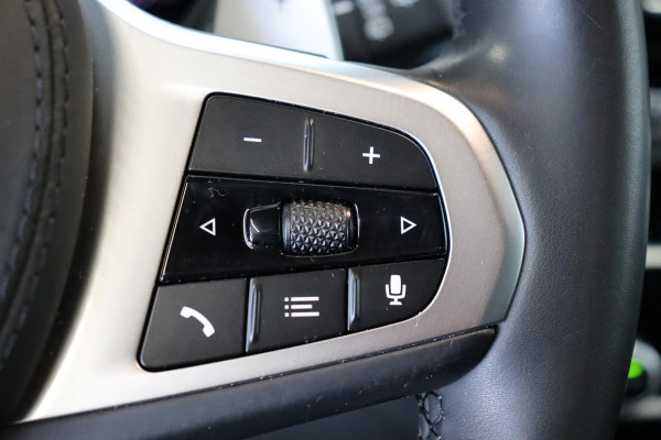BMW X3 xDrive20i High Executive M Sport Pakket Automaat / Live Cockpit Professional / Driving Assistant Plus / Trekhaak / Adaptieve LED-koplamp / Leder / Hifi / 20 Inch / Stoelverwarming / Achteruitrijcamera / Extra Getint Glas / Shadow Line / DAB / Geluidsisolerende Ruiten