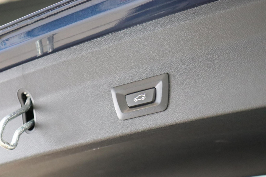 BMW X3 xDrive20i High Executive M Sport Pakket Automaat / Live Cockpit Professional / Driving Assistant Plus / Trekhaak / Adaptieve LED-koplamp / Leder / Hifi / 20 Inch / Stoelverwarming / Achteruitrijcamera / Extra Getint Glas / Shadow Line / DAB / Geluidsisolerende Ruiten