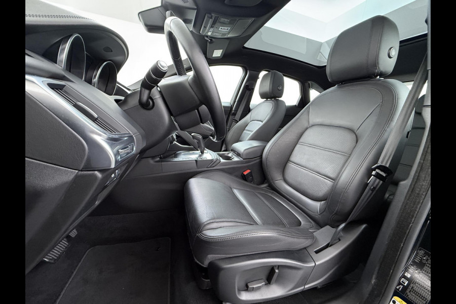 Jaguar E-Pace 2.0 P200 AWD R-Dynamic | RIJKLAARPRIJS INCL 12 MND BOVAG GARANTIE| PANO| ELEK. ACHTERKLEP| ELEK. STOEL| LEER| TREKHAAK LED