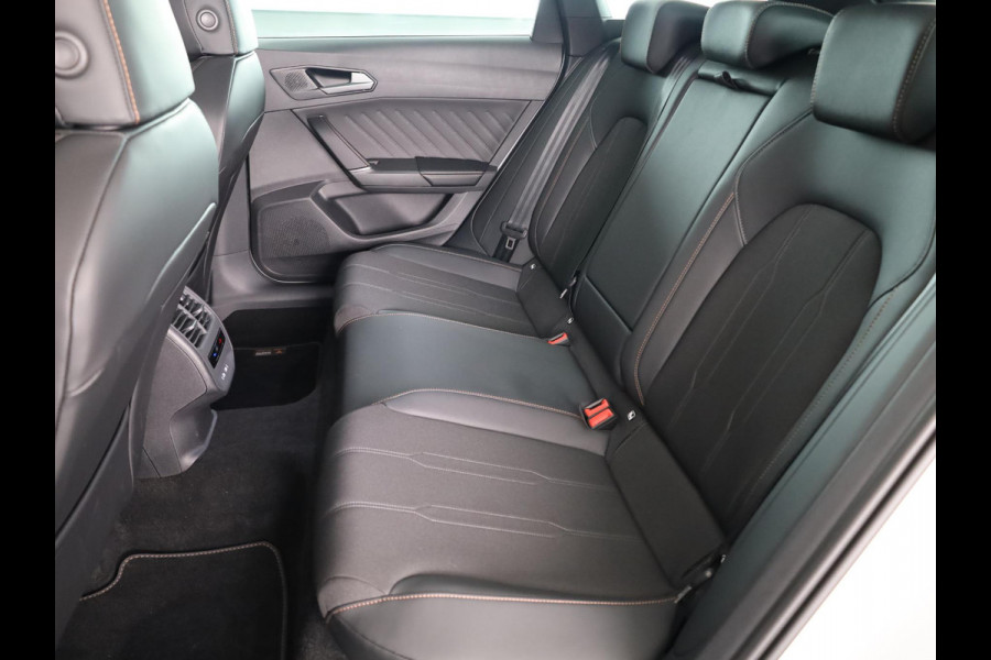 CUPRA Leon Sportstourer 1.5 TSI e-Hybrid Business 204PK | Panoramadak | Sennheiser | 19 Inch | Achteruitrijcamera |