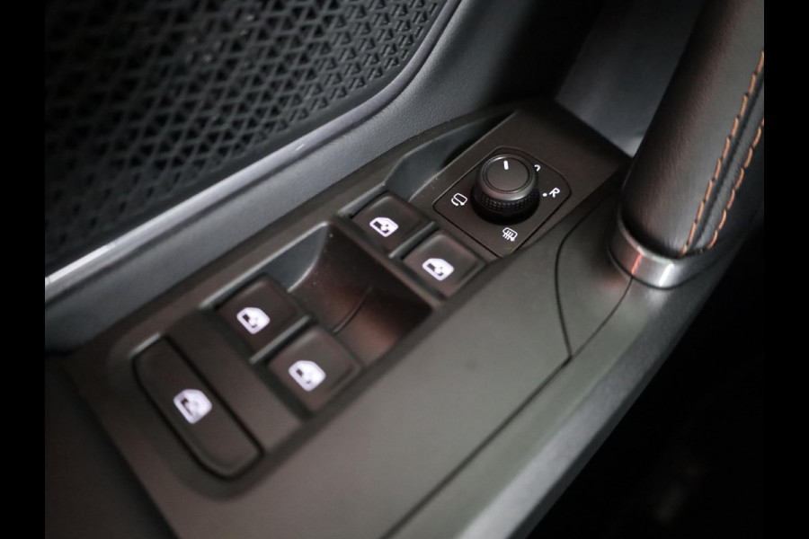 CUPRA Leon Sportstourer 1.5 TSI e-Hybrid Business 204PK | Panoramadak | Sennheiser | 19 Inch | Achteruitrijcamera |