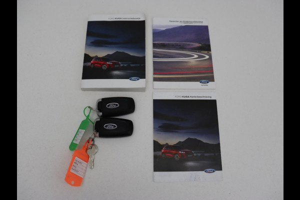 Ford Kuga 2.5 PHEV Titanium | SOH 91,5% | Trekhaak | Stoelverwarming | Adaptive cruise | Camera | Caplay | Navigatie | Dodehoek detectie | Keyless | Digital Cockpit | Achterbankverwarming | Plug In