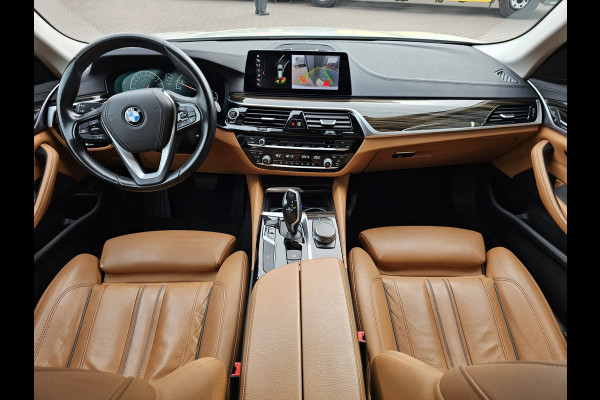 BMW 5 Serie Touring 520i High Executive Edition | Automaat | LED | Trekhaak | Parkeerhulp | Camera | Navi | Leder | Stoelverwarming |