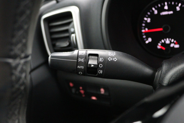 Kia Sportage 1.6 T-GDI DynamicPlusLine Automaat - Schuif-/kanteldak - Trekhaak - Keyless - Stoelverwarming - Apple CarPlay/Android Auto - Fabrieksgarantie tot 10-2026