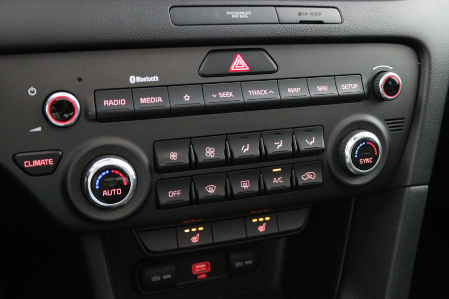 Kia Sportage 1.6 T-GDI DynamicPlusLine Automaat - Schuif-/kanteldak - Trekhaak - Keyless - Stoelverwarming - Apple CarPlay/Android Auto - Fabrieksgarantie tot 10-2026