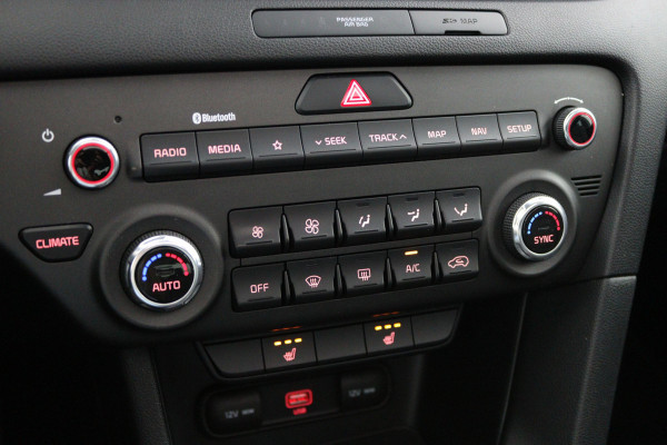 Kia Sportage 1.6 T-GDI DynamicPlusLine Automaat - Schuif-/kanteldak - Trekhaak - Keyless - Stoelverwarming - Apple CarPlay/Android Auto - Fabrieksgarantie tot 10-2026