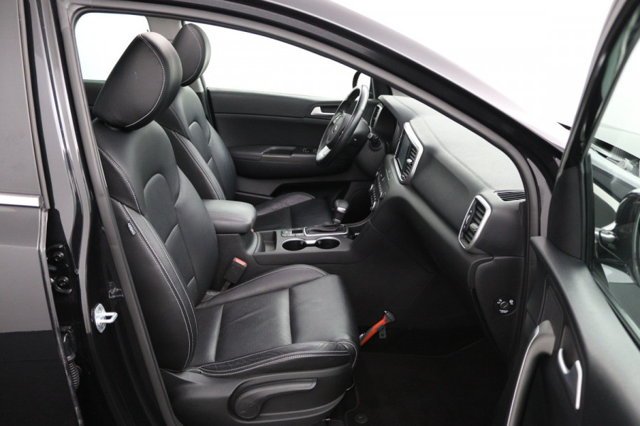 Kia Sportage 1.6 T-GDI DynamicPlusLine Automaat - Schuif-/kanteldak - Trekhaak - Keyless - Stoelverwarming - Apple CarPlay/Android Auto - Fabrieksgarantie tot 10-2026