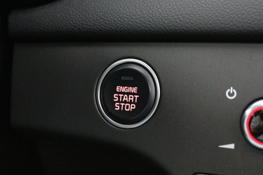 Kia Sportage 1.6 T-GDI DynamicPlusLine Automaat - Schuif-/kanteldak - Trekhaak - Keyless - Stoelverwarming - Apple CarPlay/Android Auto - Fabrieksgarantie tot 10-2026