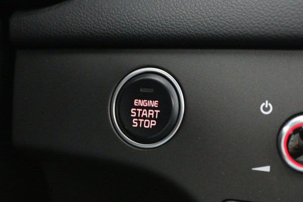 Kia Sportage 1.6 T-GDI DynamicPlusLine Automaat - Schuif-/kanteldak - Trekhaak - Keyless - Stoelverwarming - Apple CarPlay/Android Auto - Fabrieksgarantie tot 10-2026