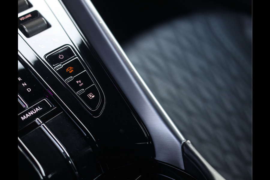 Aston Martin DB12 4.0 V8