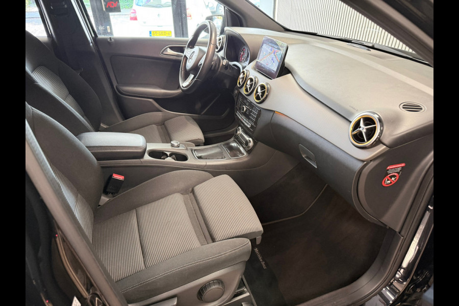 Mercedes-Benz B-Klasse B180 Ambition AUT NAVIGATIE AIRCO CRUISE CONTROL LED XENON PDC TREKHAAK