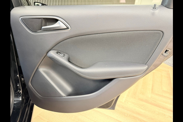 Mercedes-Benz B-Klasse B180 Ambition AUT NAVIGATIE AIRCO CRUISE CONTROL LED XENON PDC TREKHAAK