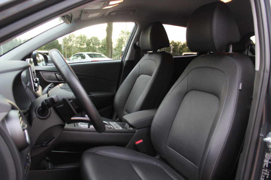 Hyundai Kona EV Premium 64 kWh / Trekhaak / Camera / Leder / Head-up / 18'' / Navigatie / Stuur+Stoelverwarming / Keyless / KRELL Audio / DAB / ACC