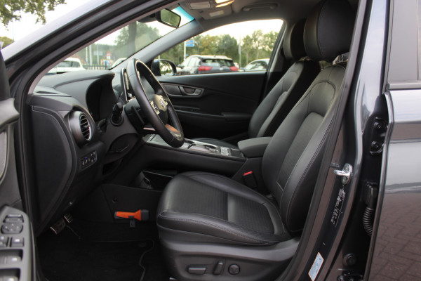 Hyundai Kona EV Premium 64 kWh / Trekhaak / Camera / Leder / Head-up / 18'' / Navigatie / Stuur+Stoelverwarming / Keyless / KRELL Audio / DAB / ACC
