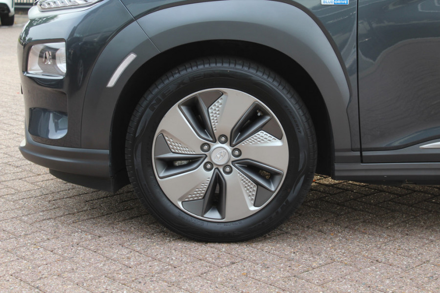 Hyundai Kona EV Premium 64 kWh / Trekhaak / Camera / Leder / Head-up / 18'' / Navigatie / Stuur+Stoelverwarming / Keyless / KRELL Audio / DAB / ACC