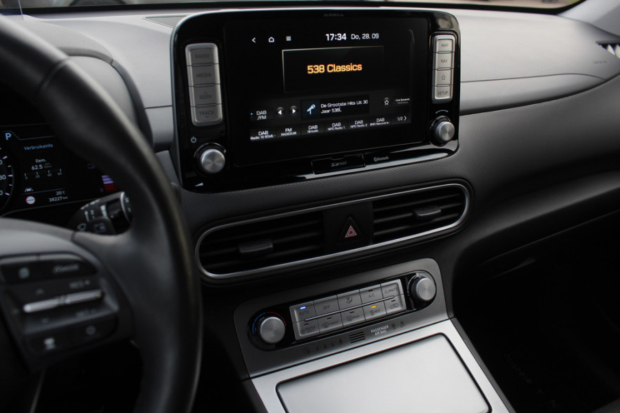 Hyundai Kona EV Premium 64 kWh / Trekhaak / Camera / Leder / Head-up / 18'' / Navigatie / Stuur+Stoelverwarming / Keyless / KRELL Audio / DAB / ACC