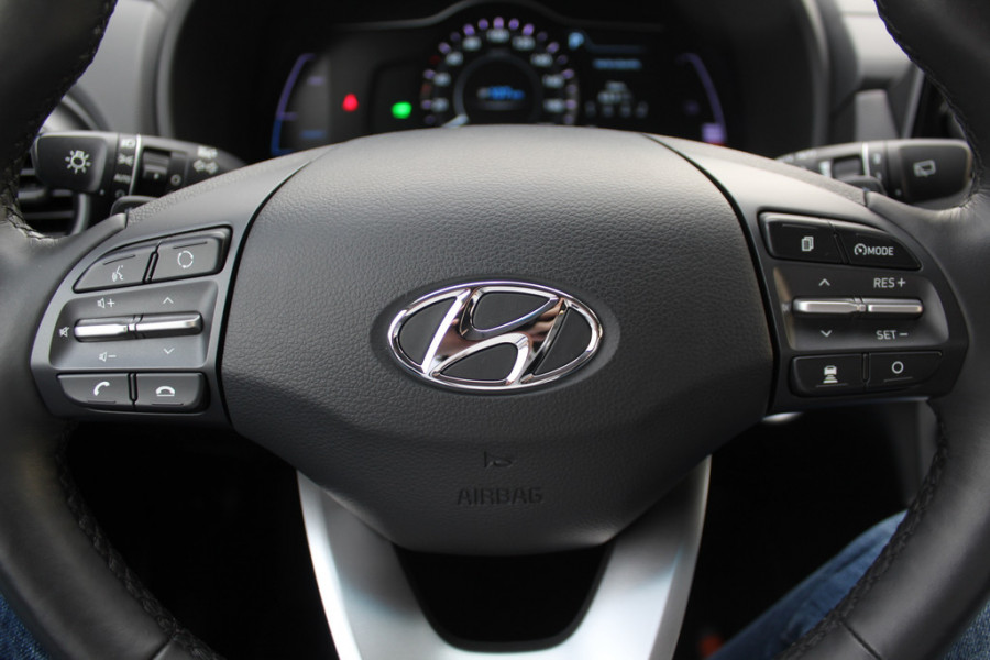 Hyundai Kona EV Premium 64 kWh / Trekhaak / Camera / Leder / Head-up / 18'' / Navigatie / Stuur+Stoelverwarming / Keyless / KRELL Audio / DAB / ACC
