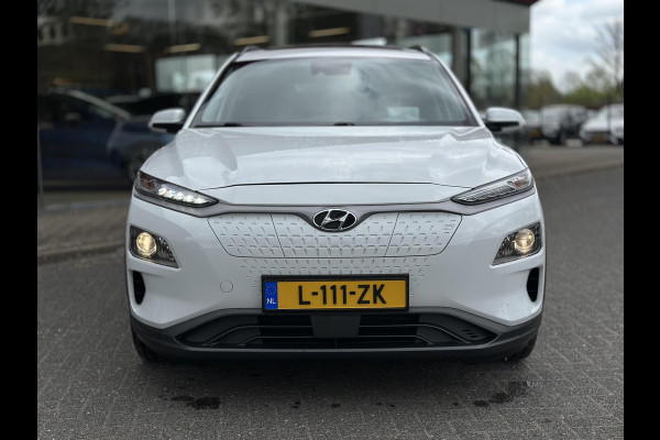 Hyundai Kona EV Fashion Sky 64 kWh | SOH: 96,8% | Sky PANO Dak | HUD | Dodehoek Detectie | LED