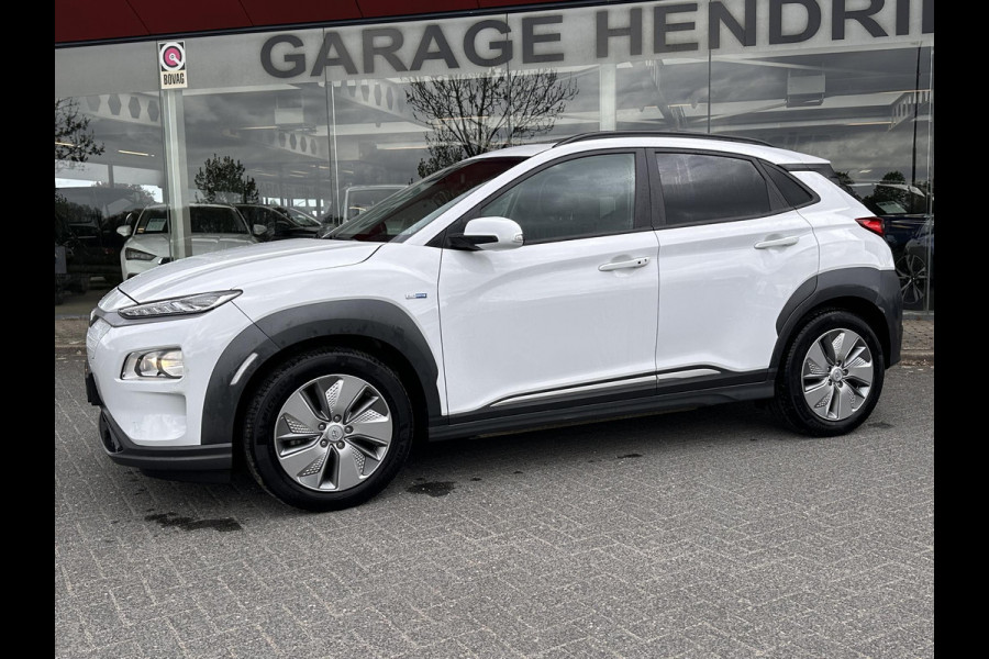 Hyundai Kona EV Fashion Sky 64 kWh | SOH: 96,8% | Sky PANO Dak | HUD | Dodehoek Detectie | LED