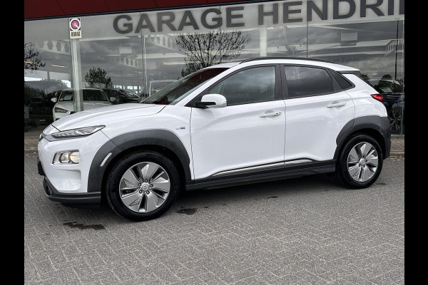 Hyundai Kona EV Fashion Sky 64 kWh | SOH: 96,8% | Sky PANO Dak | HUD | Dodehoek Detectie | LED