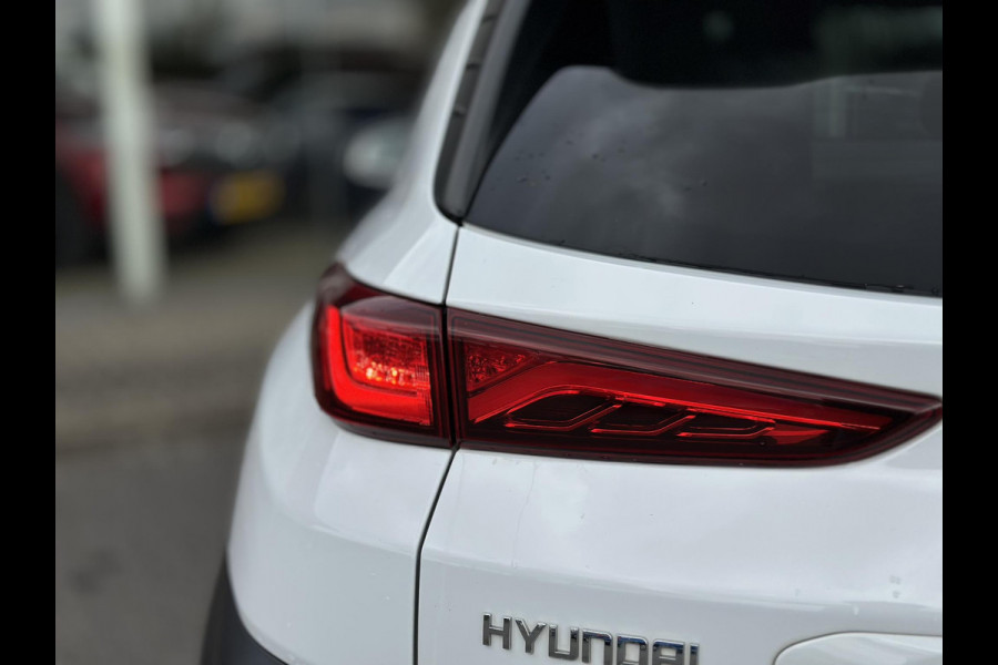 Hyundai Kona EV Fashion Sky 64 kWh | SOH: 96,8% | Sky PANO Dak | HUD | Dodehoek Detectie | LED