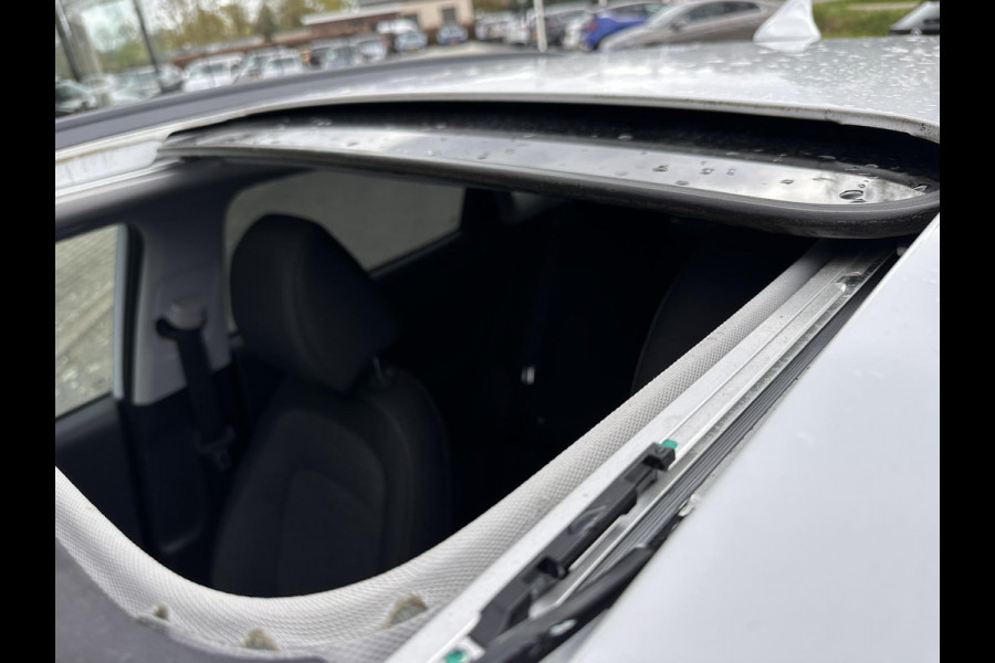 Hyundai Kona EV Fashion Sky 64 kWh | SOH: 96,8% | Sky PANO Dak | HUD | Dodehoek Detectie | LED
