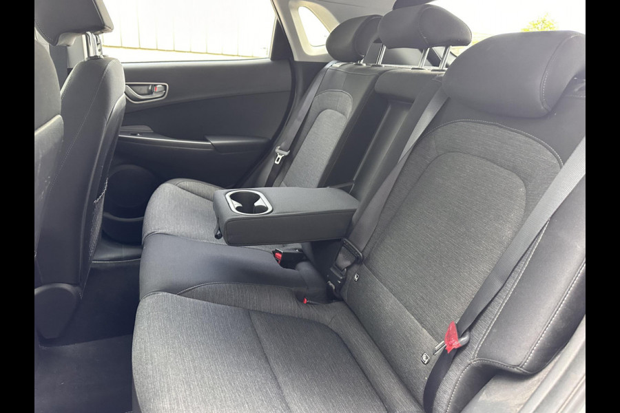 Hyundai Kona EV Fashion Sky 64 kWh | SOH: 96,8% | Sky PANO Dak | HUD | Dodehoek Detectie | LED