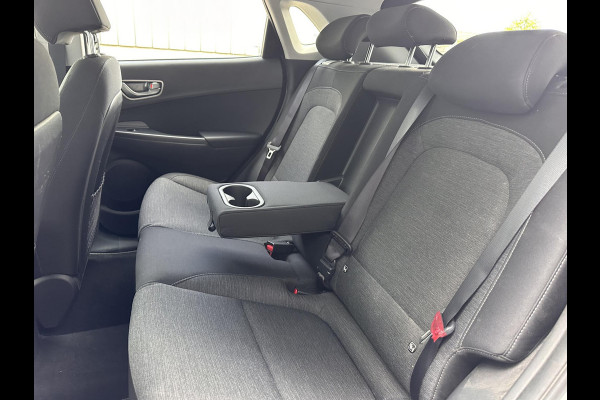 Hyundai Kona EV Fashion Sky 64 kWh | SOH: 96,8% | Sky PANO Dak | HUD | Dodehoek Detectie | LED