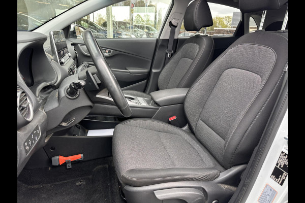 Hyundai Kona EV Fashion Sky 64 kWh | SOH: 96,8% | Sky PANO Dak | HUD | Dodehoek Detectie | LED