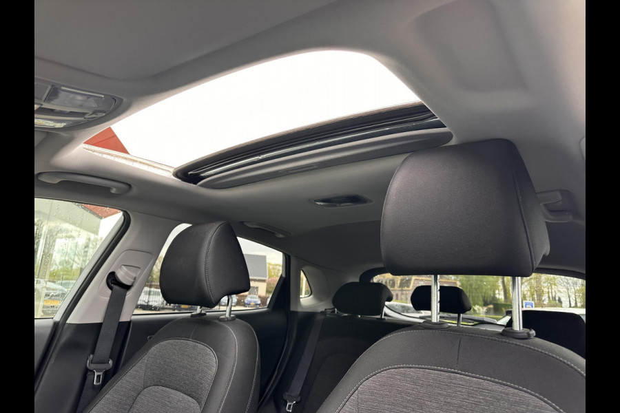 Hyundai Kona EV Fashion Sky 64 kWh | SOH: 96,8% | Sky PANO Dak | HUD | Dodehoek Detectie | LED
