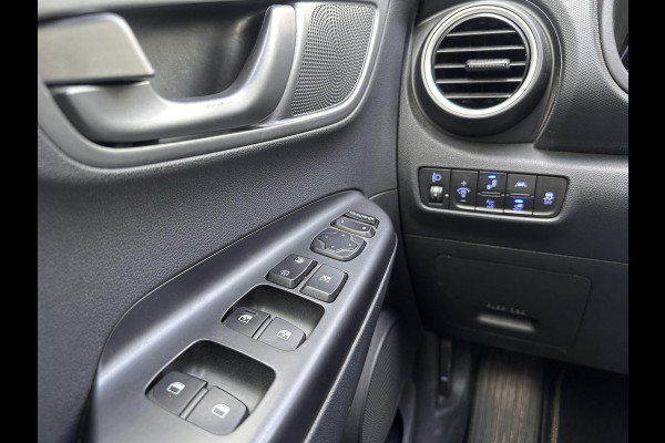 Hyundai Kona EV Fashion Sky 64 kWh | SOH: 96,8% | Sky PANO Dak | HUD | Dodehoek Detectie | LED