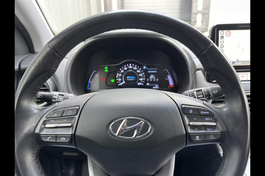 Hyundai Kona EV Fashion Sky 64 kWh | SOH: 96,8% | Sky PANO Dak | HUD | Dodehoek Detectie | LED