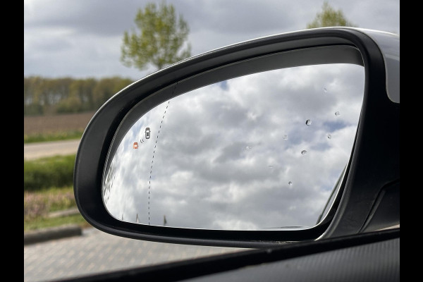 Hyundai Kona EV Fashion Sky 64 kWh | SOH: 96,8% | Sky PANO Dak | HUD | Dodehoek Detectie | LED