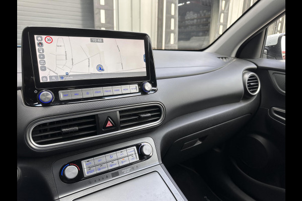 Hyundai Kona EV Fashion Sky 64 kWh | SOH: 96,8% | Sky PANO Dak | HUD | Dodehoek Detectie | LED