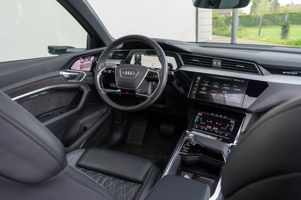 Audi e-tron Sportback 55 Quattro / 2x S-line/ S zetels/ Head-up/ B&O/ 360 camera/ Pano/ Trekhaak/ 300kW (408PK)