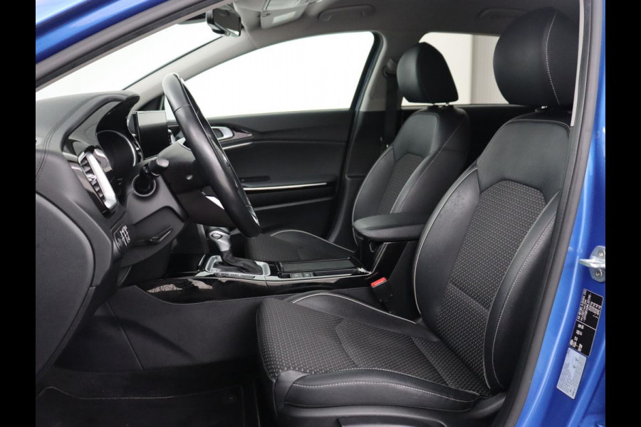 Kia Ceed 1.6 GDI PHEV DynamicPlusLine | SOH 100% | Stoel & stuurverwarming | Trekhaak | Half leder | Carplay | Camera | Keyless | Full LED | Navigatie | Adaptive cruise | Climate control | Bluetooth | Plug In