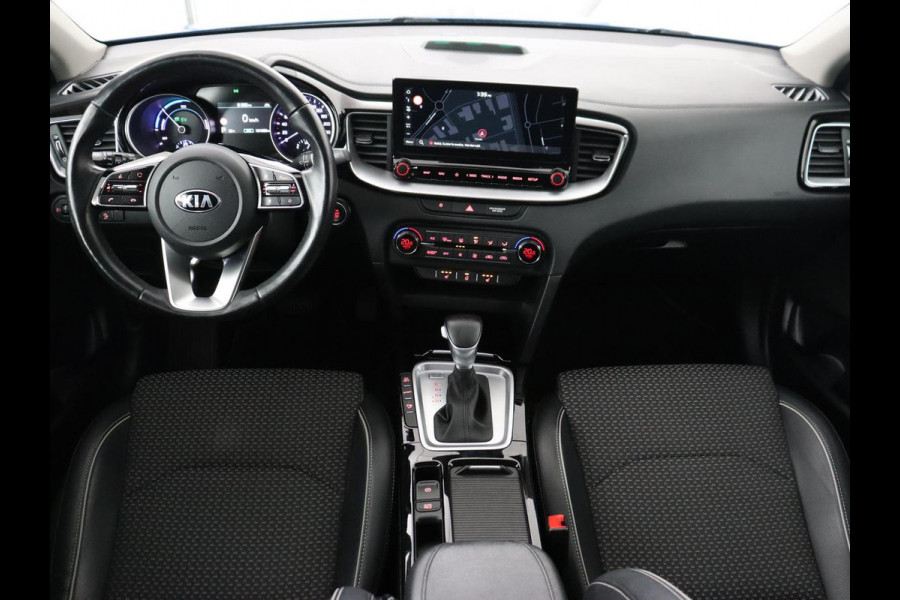 Kia Ceed 1.6 GDI PHEV DynamicPlusLine | SOH 100% | Stoel & stuurverwarming | Trekhaak | Half leder | Carplay | Camera | Keyless | Full LED | Navigatie | Adaptive cruise | Climate control | Bluetooth | Plug In