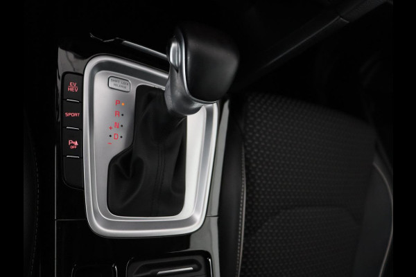 Kia Ceed 1.6 GDI PHEV DynamicPlusLine | SOH 100% | Stoel & stuurverwarming | Trekhaak | Half leder | Carplay | Camera | Keyless | Full LED | Navigatie | Adaptive cruise | Climate control | Bluetooth | Plug In