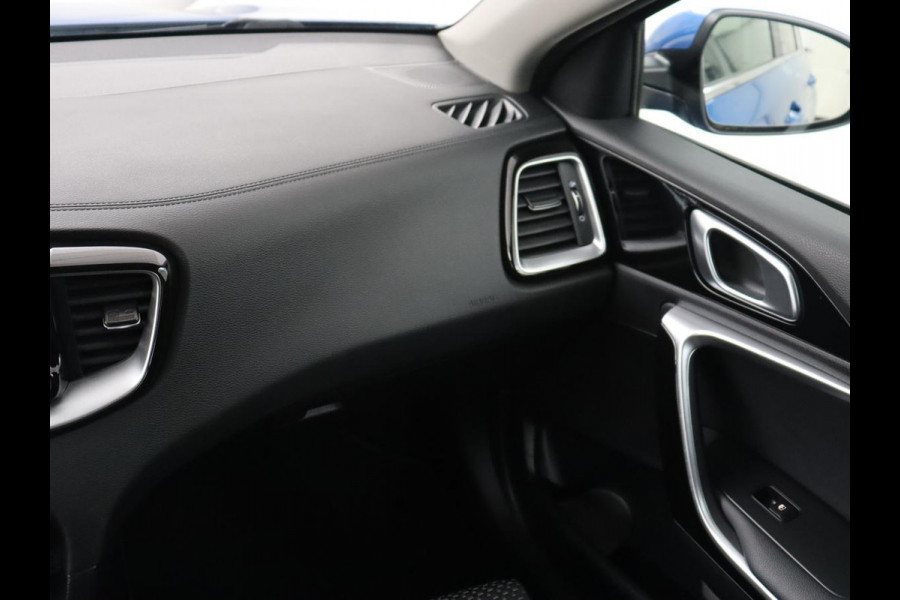 Kia Ceed 1.6 GDI PHEV DynamicPlusLine | SOH 100% | Stoel & stuurverwarming | Trekhaak | Half leder | Carplay | Camera | Keyless | Full LED | Navigatie | Adaptive cruise | Climate control | Bluetooth | Plug In