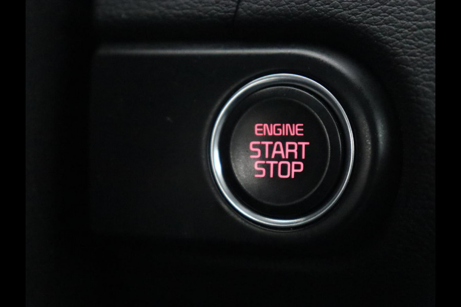 Kia Ceed 1.6 GDI PHEV DynamicPlusLine | SOH 100% | Stoel & stuurverwarming | Trekhaak | Half leder | Carplay | Camera | Keyless | Full LED | Navigatie | Adaptive cruise | Climate control | Bluetooth | Plug In
