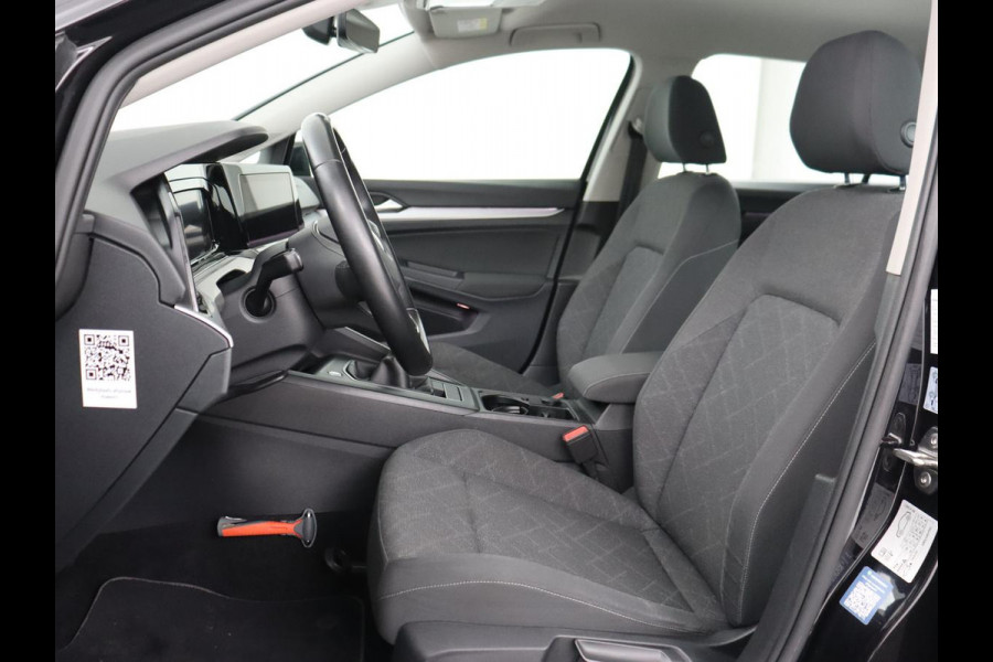 Volkswagen Golf 1.0 TSI Life | Adaptive cruise | Carplay | Navigatie | Parkeerhulp | Sfeerverlichting | Climate control | Digital Cockpit | Bluetooth